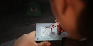 Jakie świadczenia przysługują pracownikowi podnoszącemu swoje kwalifikacje zawodowe?