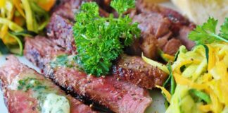 Kto powinien być głównym inicjatorem współpracy między środowiskami wychowawczymi?