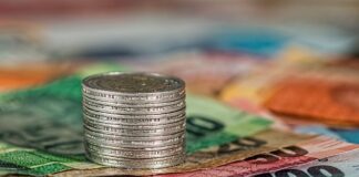 Jak obliczyć całkowity koszt zatrudnienia pracownika?