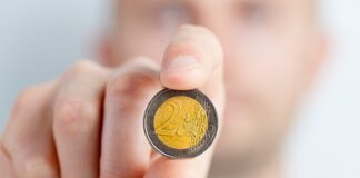 Jak wymienić złotówki na euro?