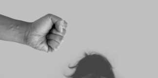 Jakie zagrożenia wynikają z korzystania z komputera?