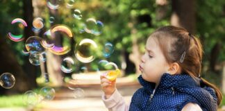 Na czym polega model banku wirtualnego?